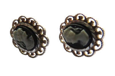 Vintage Damen Ohrringe aus weißem Metall im Kameenstil