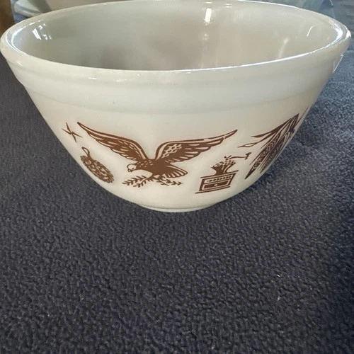Pyrex 401 1 1/2 Pt. 29 Early American White And Brown Round Mixing Bowl Vintage
