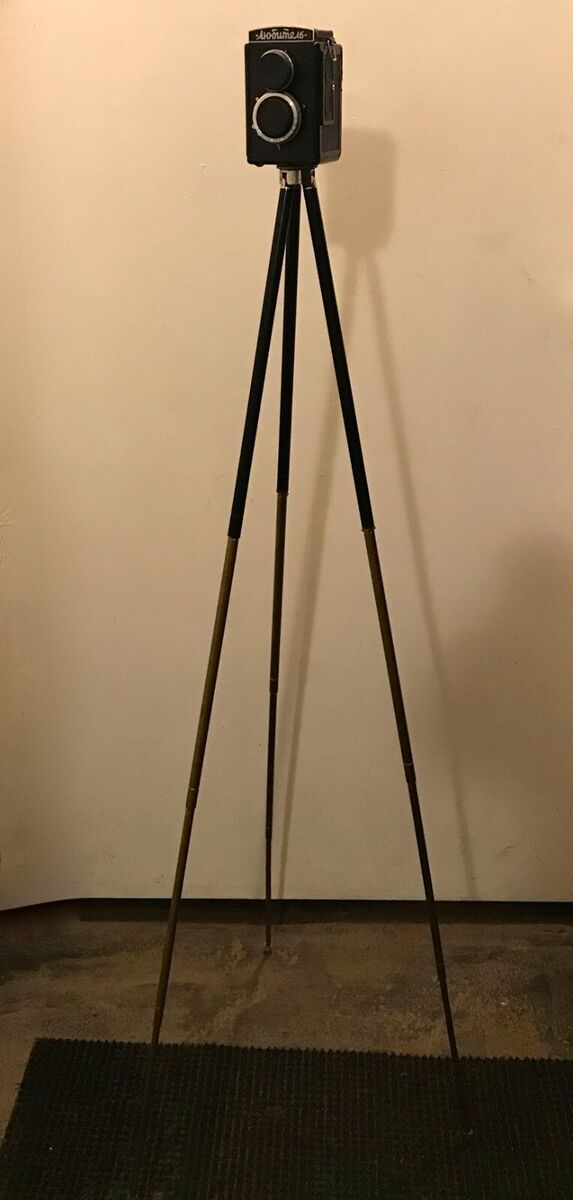 1920 ANTIQUE VINTAGE FOUR PARTS COLLAPSIBLE METAL TRIPOD 1920 ANTIQUE VINTAGE FOUR PARTS COLLAPSIBLE METAL TRIPOD