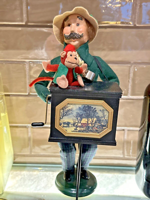 Byers Choice Christmas Caroler Man W/ Hand Organ Hurdy Gurdy Grinder Monkey