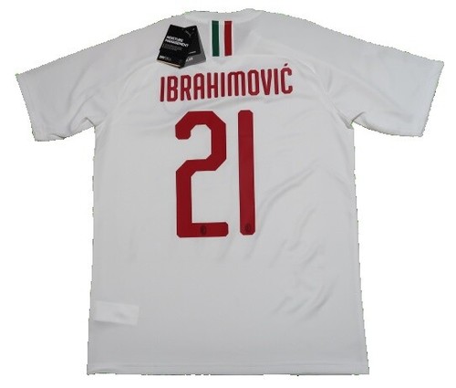 ZLATAN IBRAHIMOVIC 2022-23 Topps Chrome UEFA Purple & Gold Seismic