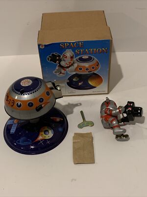 スターウォーズTIN TOY Amazon.com: Star Wars Episode 2 Collectible Tin : Toys & Games