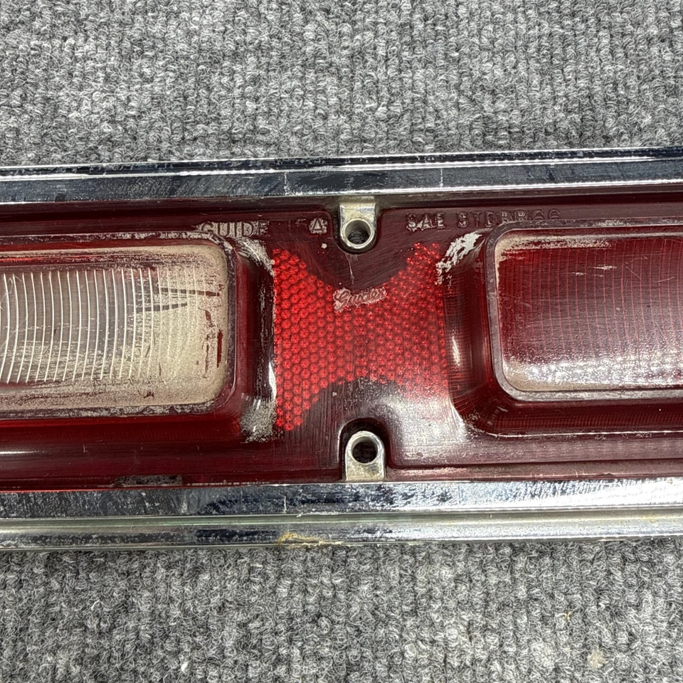 Chevy Bel Air Biscayne 1966 pasajero derecho luz trasera lente y bisel OEM 66 Foto 4 de 4