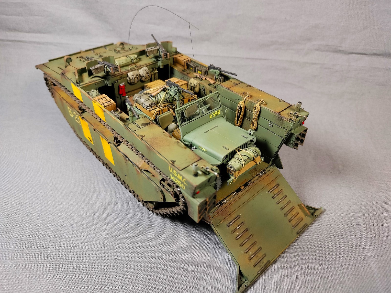 Pro-Built 1/35 WW2 US Marine LVT-4 with Jeep and equipment !!!!!!
