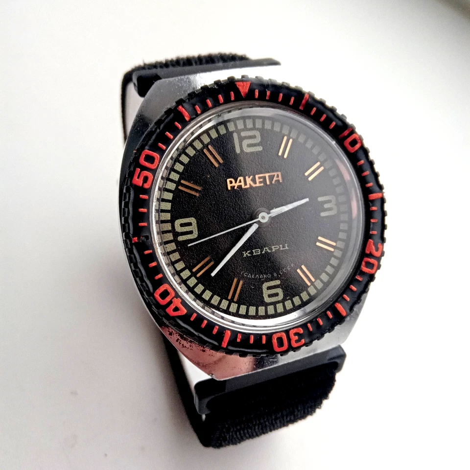 Reloj Pulsera Hombre Cuarzo Vintage Soviético RAKETA. Hecho en la URSS. Foto 2 de 4