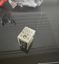 Vintage Kenwood KR-8050 receiver speakers protection relay.