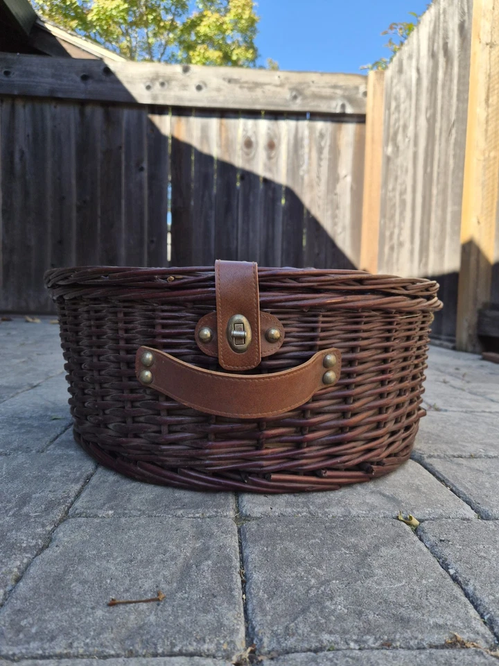 Conjunto completo de cesta de piquenique de vime com cobertor, pratos, xícaras, tênceis - Imagem 3 de 4