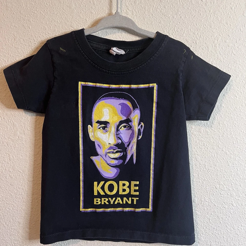 Camiseta infantil vintage Kobe Bryant infantil anos 90 NBA Black Lakers gráfica player - Imagem 2 de 4