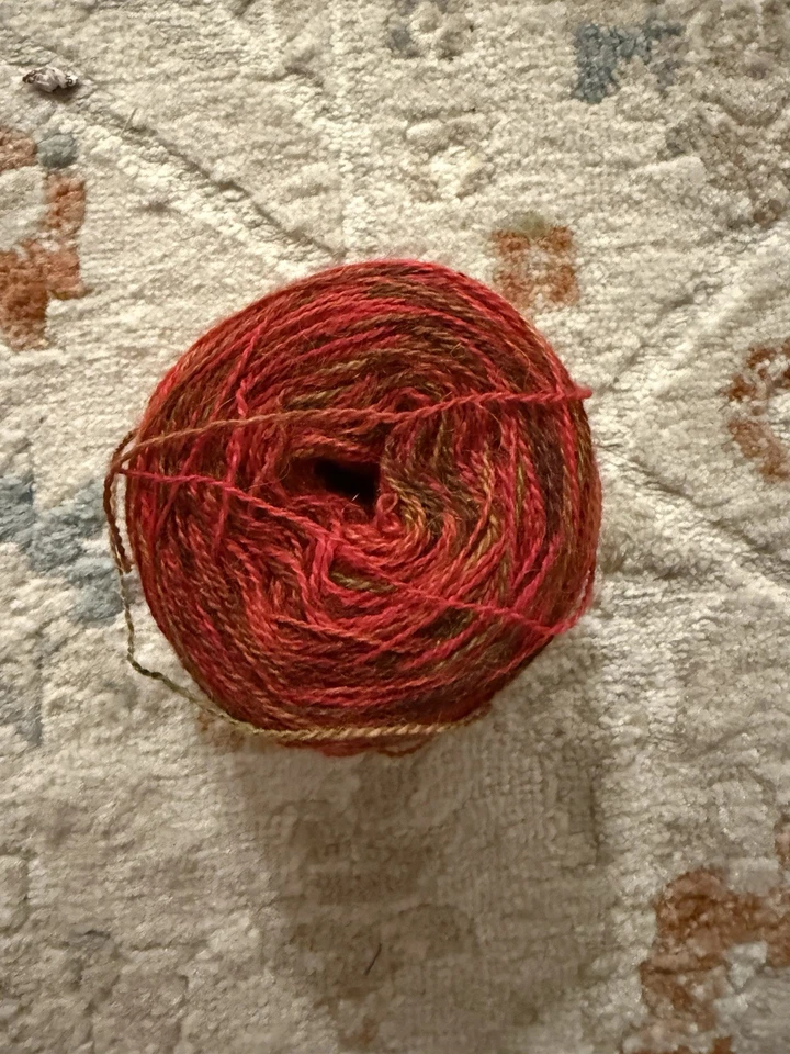 Hilo de pintura de encaje de alpaca en cascada color 9377 pintado a mano rojo Foto 2 de 2