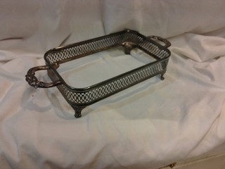 VINTAGE SILVER PLATED CASSEROLE DISH HOLDER
