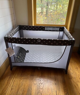 Pamo Babe Portable Enclosed Baby Playpen Crib with Mattress and Carry Bag, Gray
