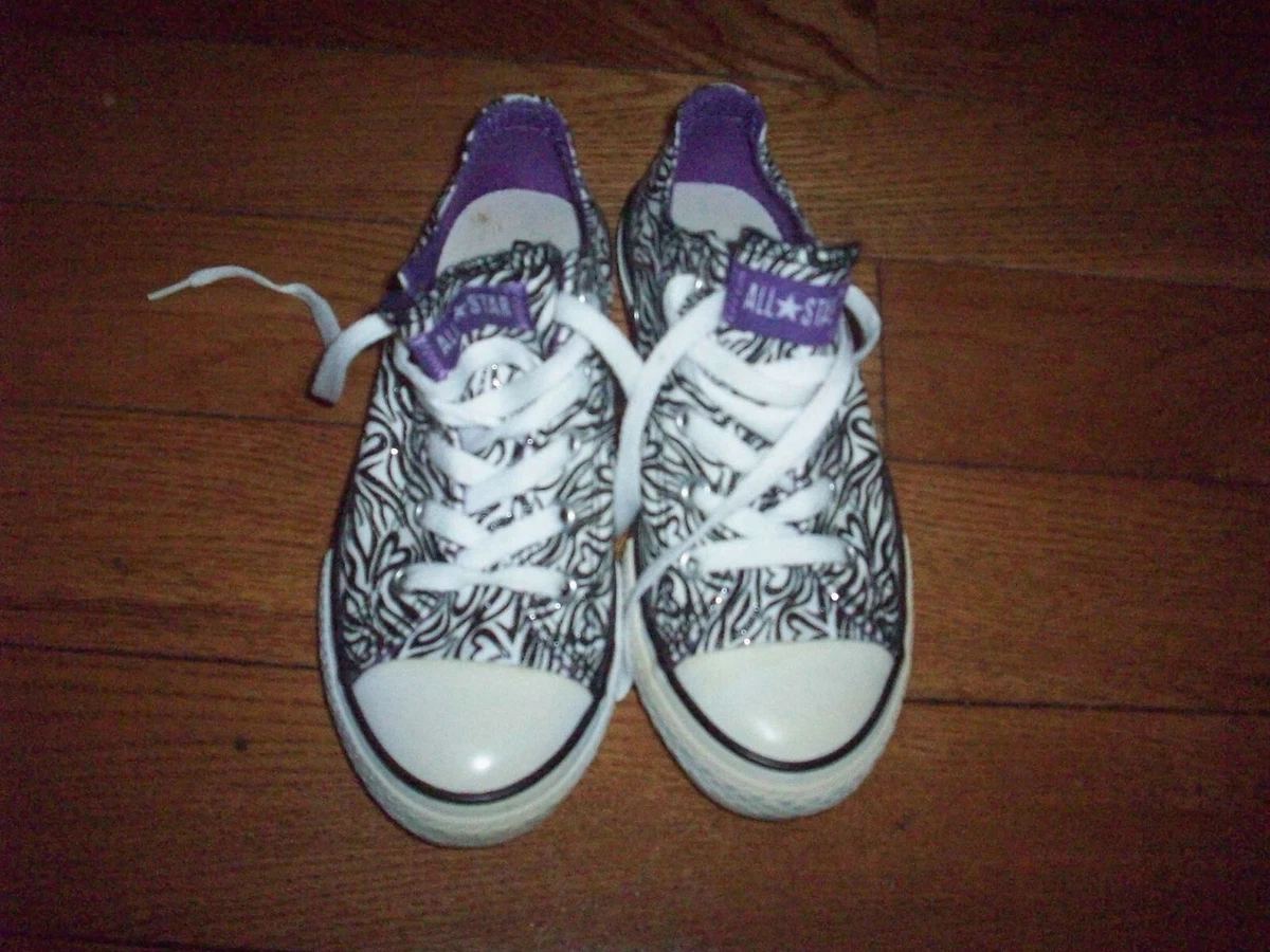 Baskets basses Converse Chuck Taylor noires et blanches paillettes avec c urs ta