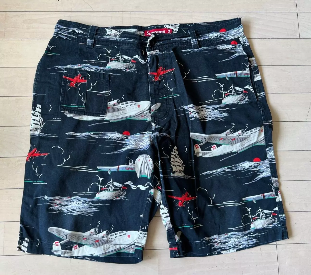 2007 Supreme NYC Planes / Airplane Short taille 34 noir rouge