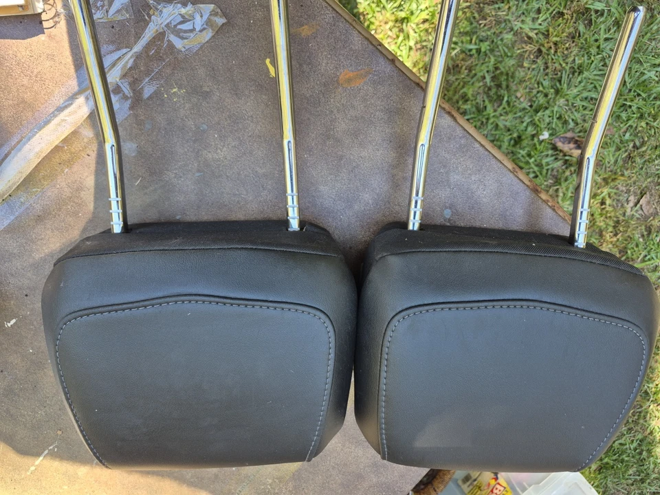 Reposacabezas CADILLAC CTS Izquierdo 14 15 16 17 18 19 Foto 3 de 3