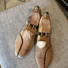 aromatic cedar wood shoe trees, specifically designed with a split-toe Used
