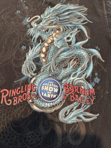 T-shirt grafica Ringling Bros and Barnum & Bailey Legends Circus Dragon taglia XL - Foto 4 di 7