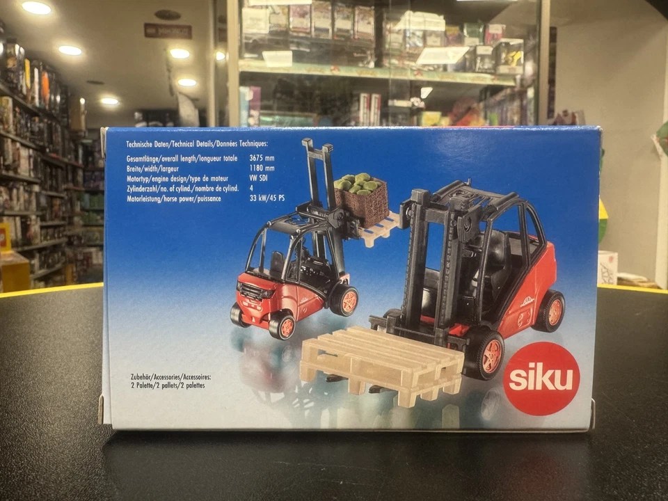 SIKU 1722- modellino 1:50- CARRELLO ELEVATORE ROSSO/NERO - NUOVO - SIGILLATO - Immagine 3 di 4