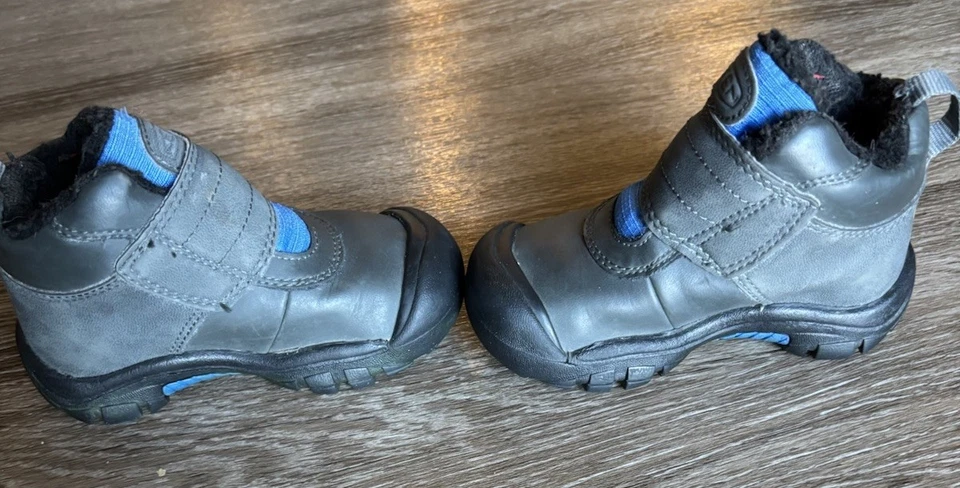 Keen Kootenay II Niños Talla 9 Botas de Nieve Gris Azul Impermeable Sin Cordones Botas de Invierno Foto 3 de 4