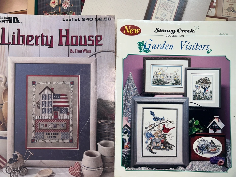 Lot of 30 Leisure Arts Quilts, Cross Stitch, Crochet, Pattern Books & Leaflets 1 - Image 4 of 4