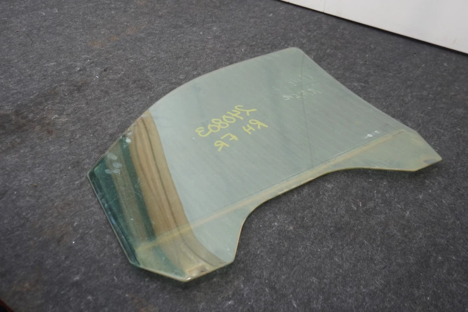 Vidrio ventana puerta delantera derecha OEM 20979115 Chevrolet Silverado 3500HD 2015-19 Foto 2 de 4