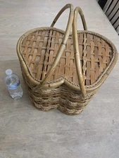 Apple Shaped Wicker Picnic Basket  Lid  Handles Great Condition Farmhouse Rustic