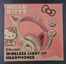 Hello Kitty Wireless Light Up Headphones Bluetooth Pink  White Sanrio NEW NIB