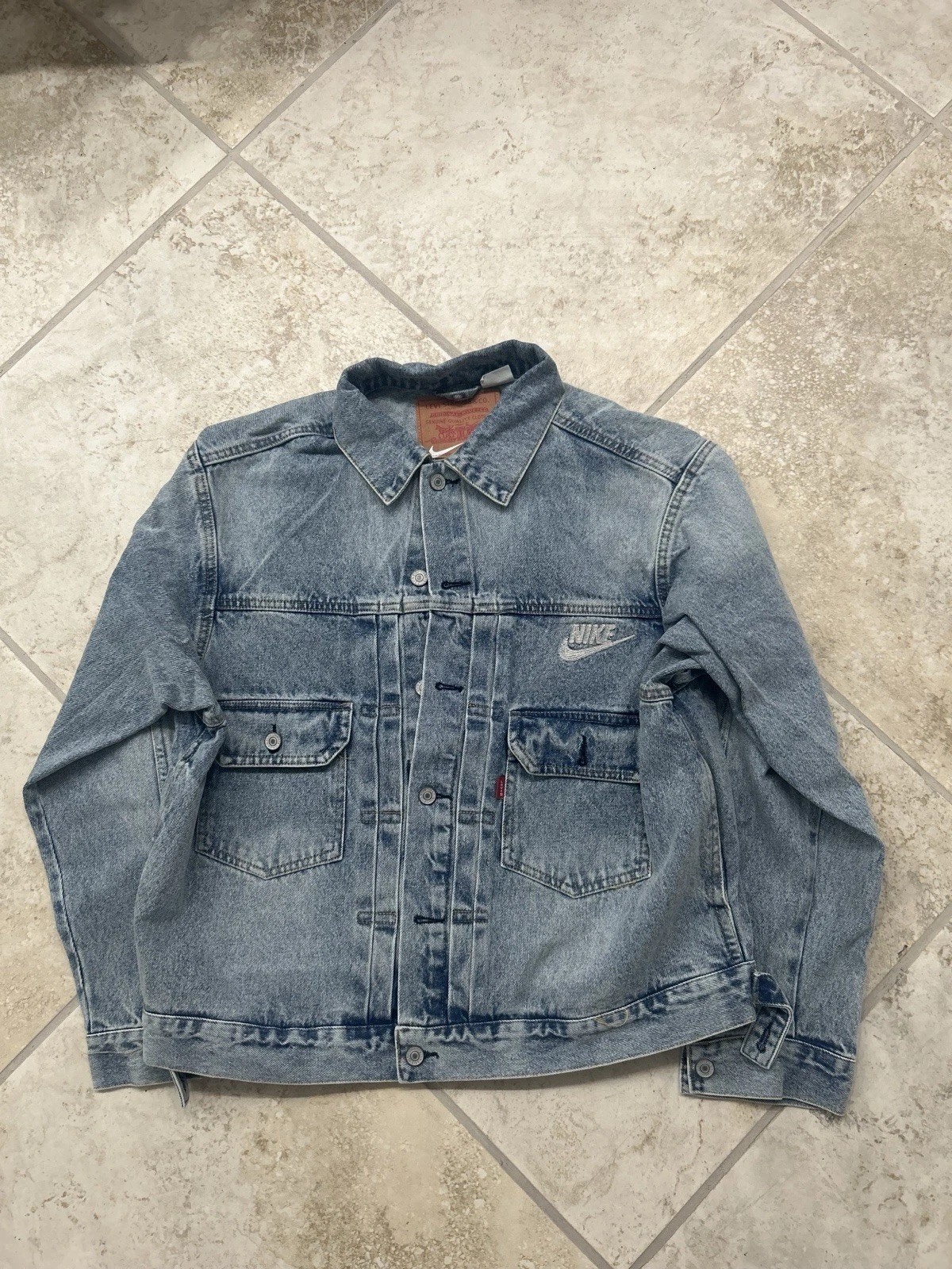 Levi’s x Nike Trucker Denim Jacket Size L
Opens in a new window or tab
