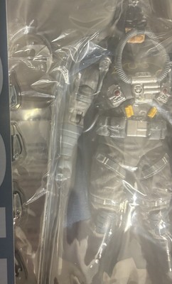 【新品未開封】MAFEX No.166 ステルスジャンパーバットマン MAFEX No.166 STEALTH JUMPER BATMAN (BATMAN: HUSH Ver