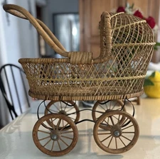 VTG Victorian Wicker Woven Baby Doll Carriage Stroller 15” L~17” H~9” W~Rolls