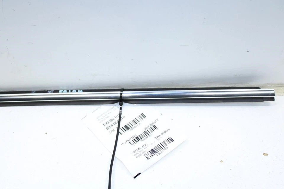 2015-16 BMW 435i Gran Coupe Front Right Door Outer Belt Molding 51-35-7-310-202 - Image 4 of 4