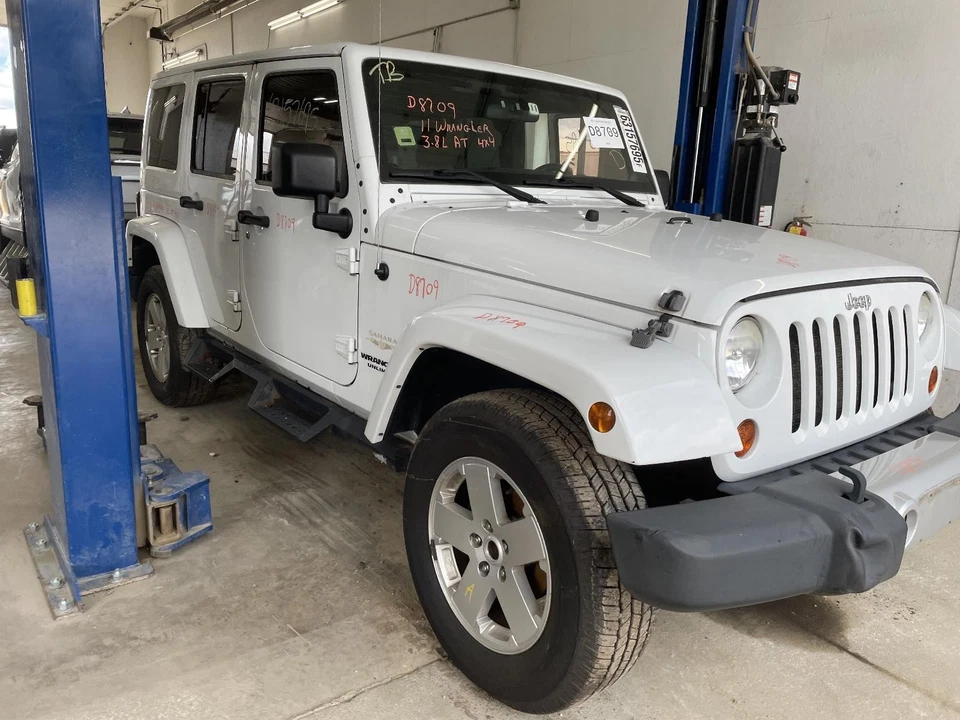 Used Front Right Seat Belt Front fits: 2011 Jeep Wrangler 4 Dr bucket seat retra Foto 4 de 4