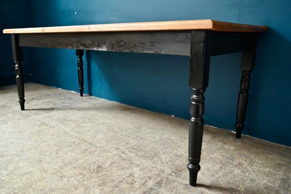 Grande Table ancienne aux pieds noirs de ferme ou de bistrot en bois massif  - Photo 2/4
