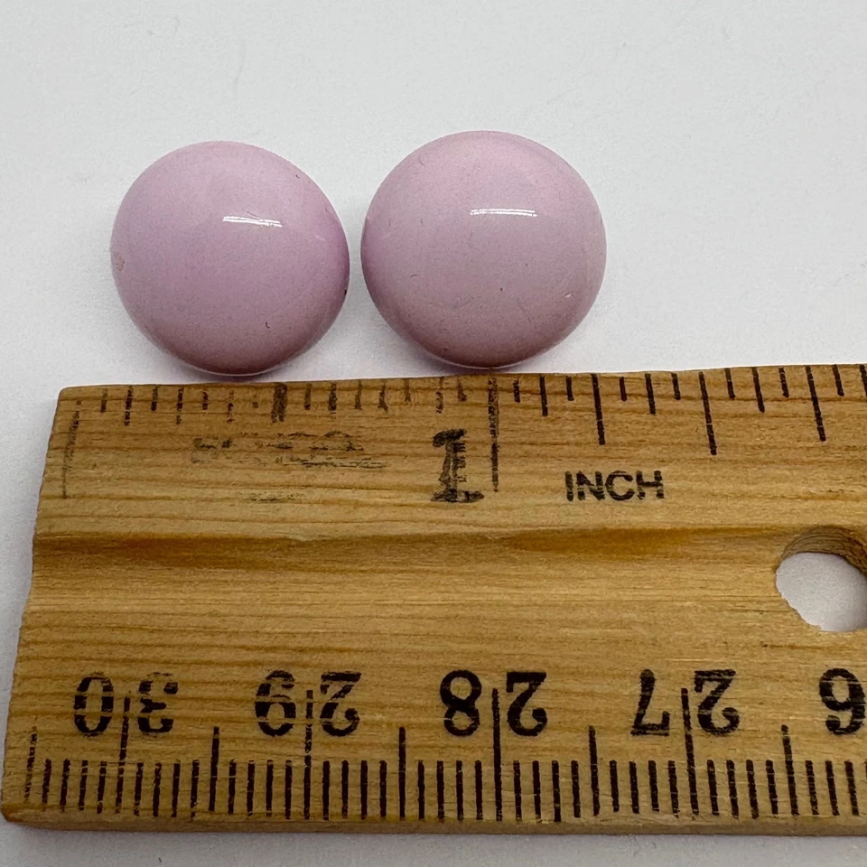 Aretes redondos retro años 70 rosa claro abovedado cabujón estilo botón para mujer Foto 3 de 4