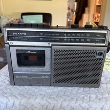 Sanyo M2562 Radio Cassette Recorder