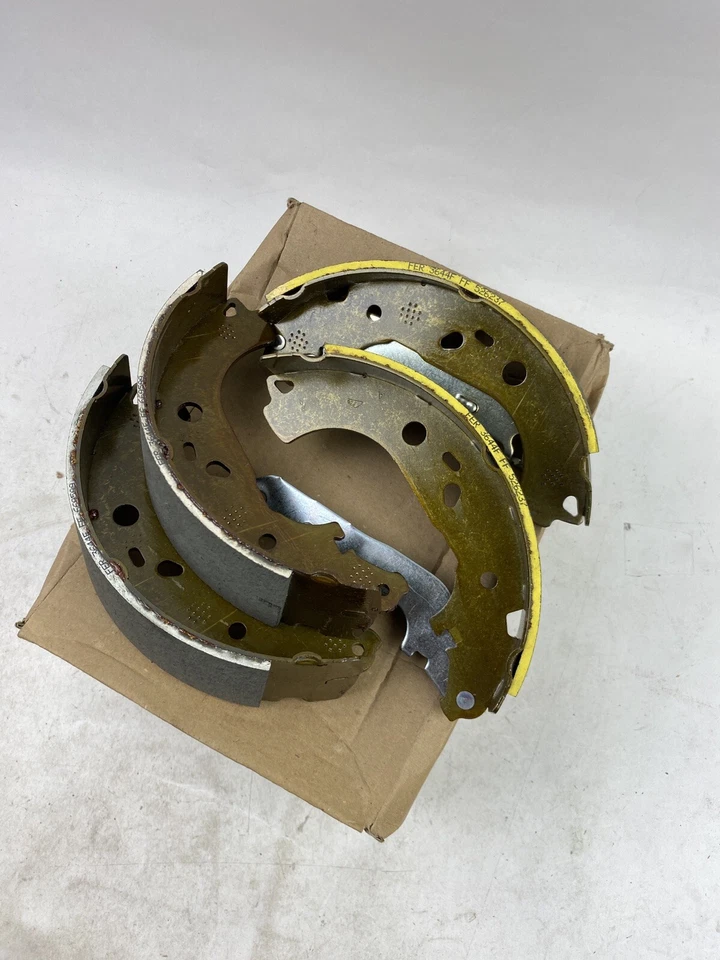 Juego de zapatas de freno de tambor traseras NOS Motorcraft BRF-1386 Ford Transit Connect 2010-2013 Foto 3 de 4