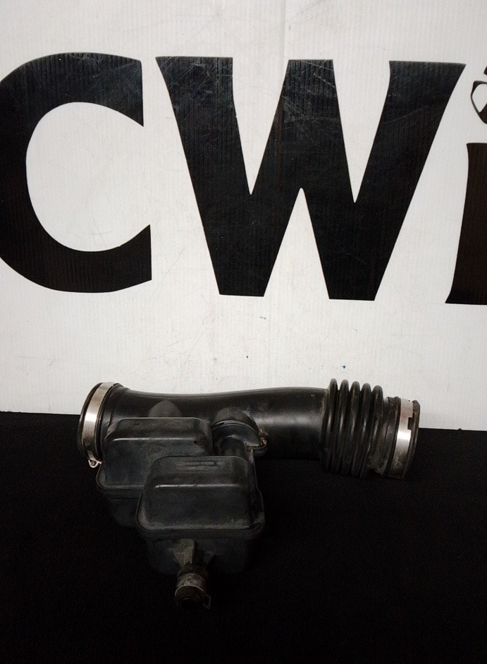 2007 Nissan Maxima 3.5L OEM Air Intake Cleaner Duct Tube 16585-7Y000