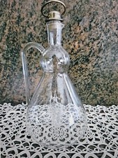 Bottiglia in Vetro soffiato, vintage con tappo dorato.