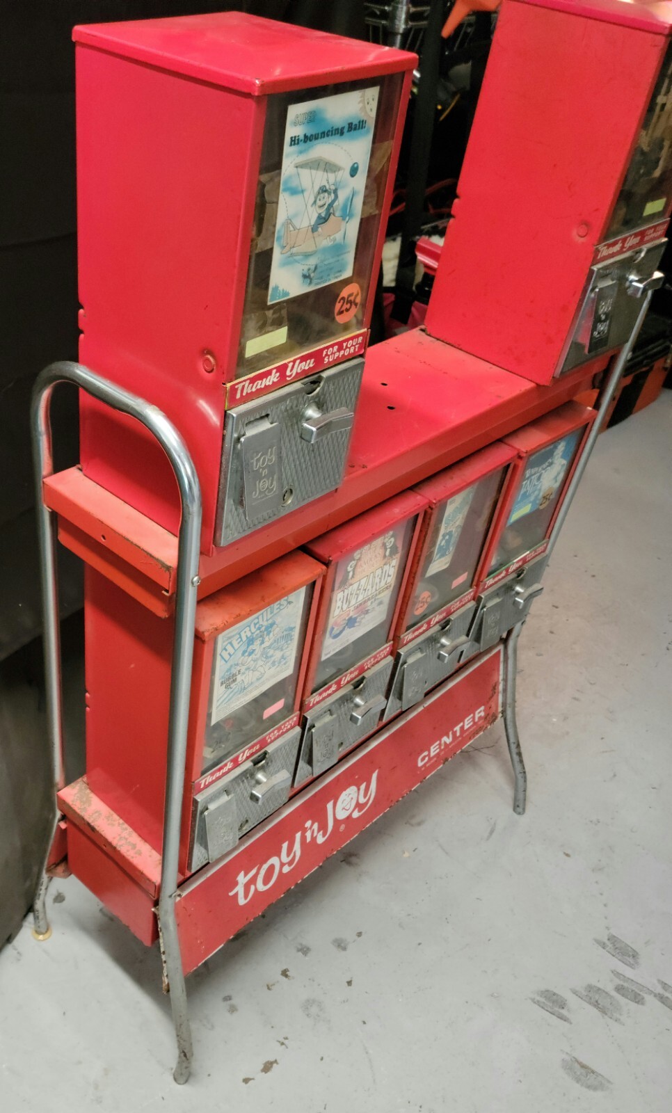 Toy n' Joy Stand w/ 6 vending Machines, gumball/candy/quarter 25cents