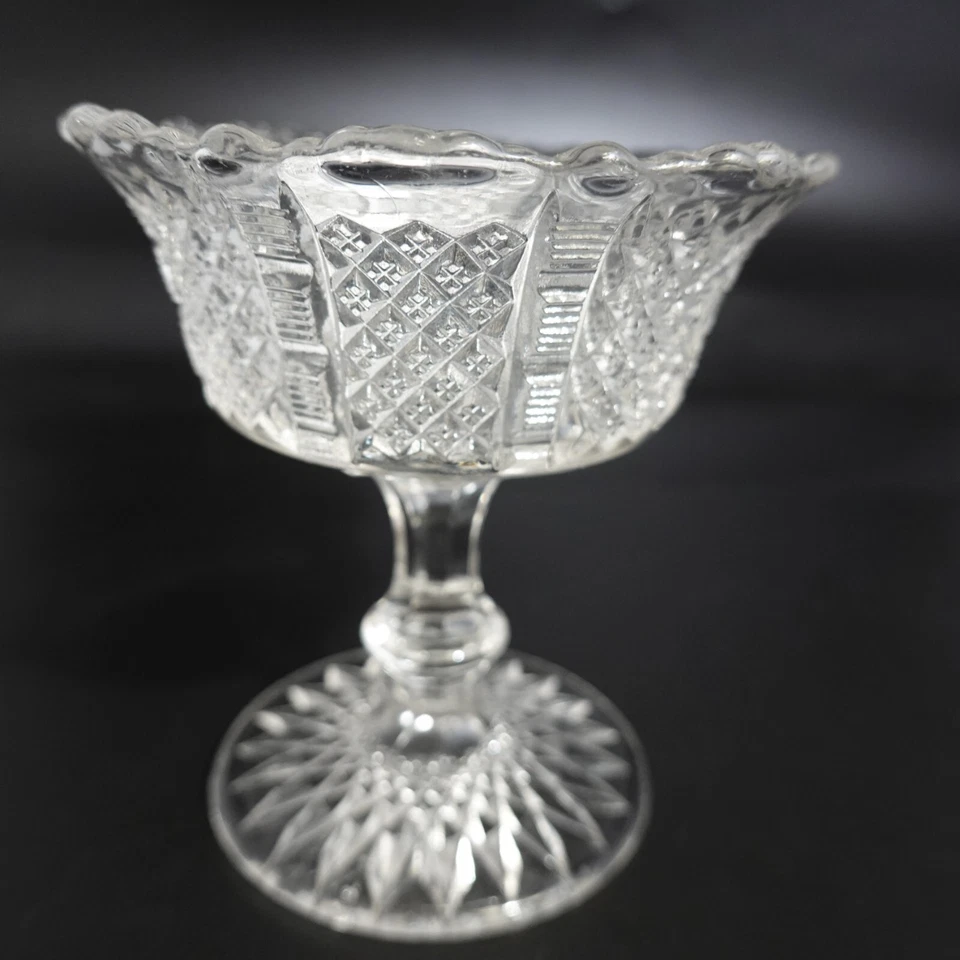 Hermoso frutero de compota de caramelo pedestal con patas con tallo transparente de plomo Foto 2 de 4