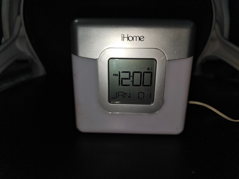 iHome iP18W Color-Changing Alarm Clock Speaker for iPod & iPhone 3Gs 4 4s