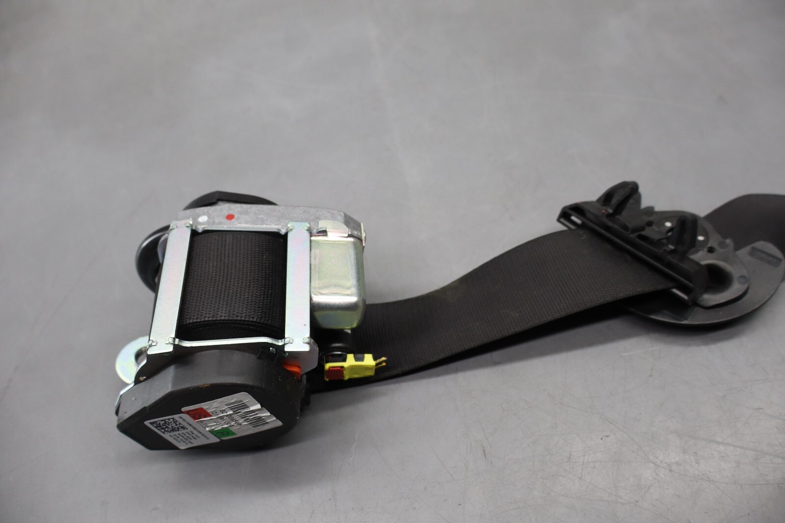 14-22 Maserati Ghibli Front Right Passenger Seat Belt Retractor OEM 627069500