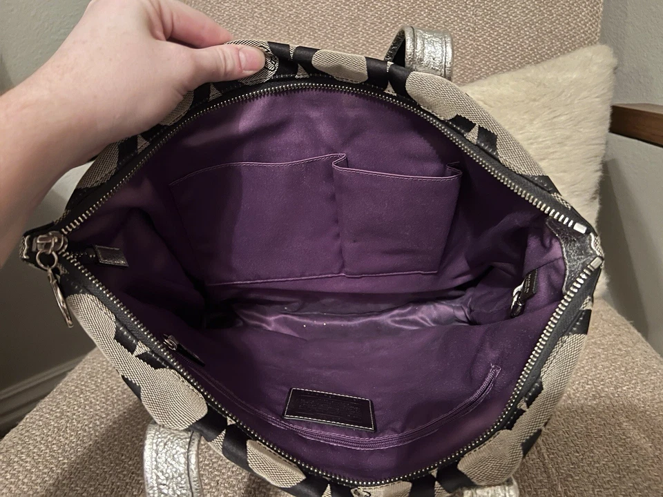 Bolso de hombro Coach gris y negro Poppy Signature Foto 4 de 4