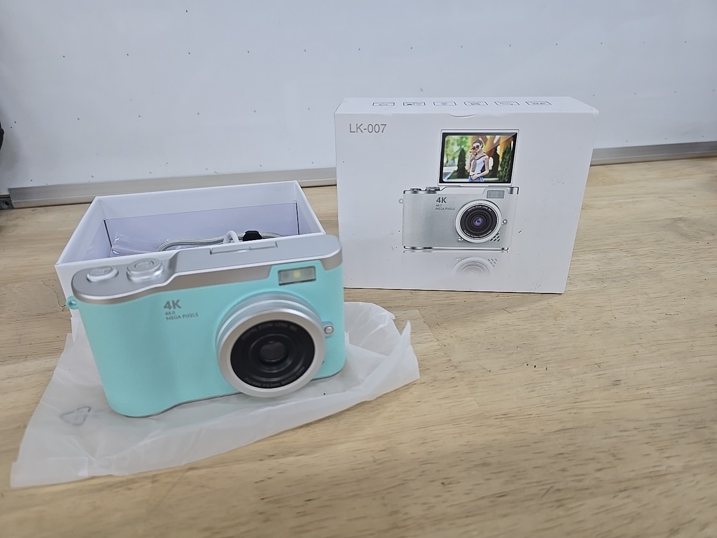 LK-007 4K 48MP Teal Flip-Up Camera for Vlogging and Photography