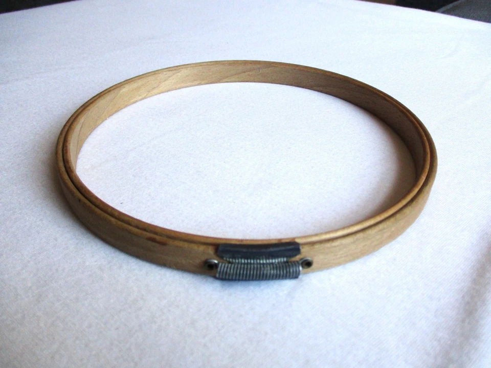 Vintage Gibbs Wood Wooden Embroidery Hoop 6" Spring Tension Felted - Image 4 of 4