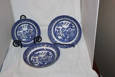Churchill Blue Willow Lot of 3 Bowls, excellent condition