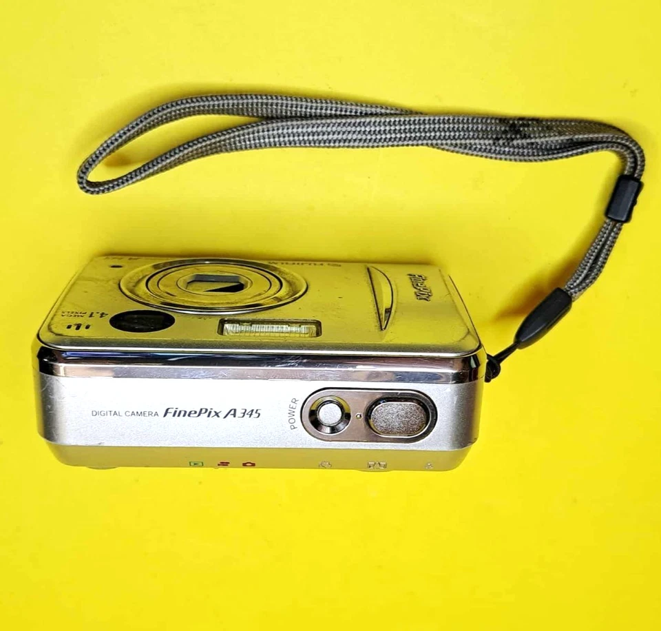 🔥FUJIFILM FINEPIX A345 DIGITAL CAMERA 4.1MP SILVER 3X OPTICAL ZOOM LCD FLASH🔥 - Image 2 of 4