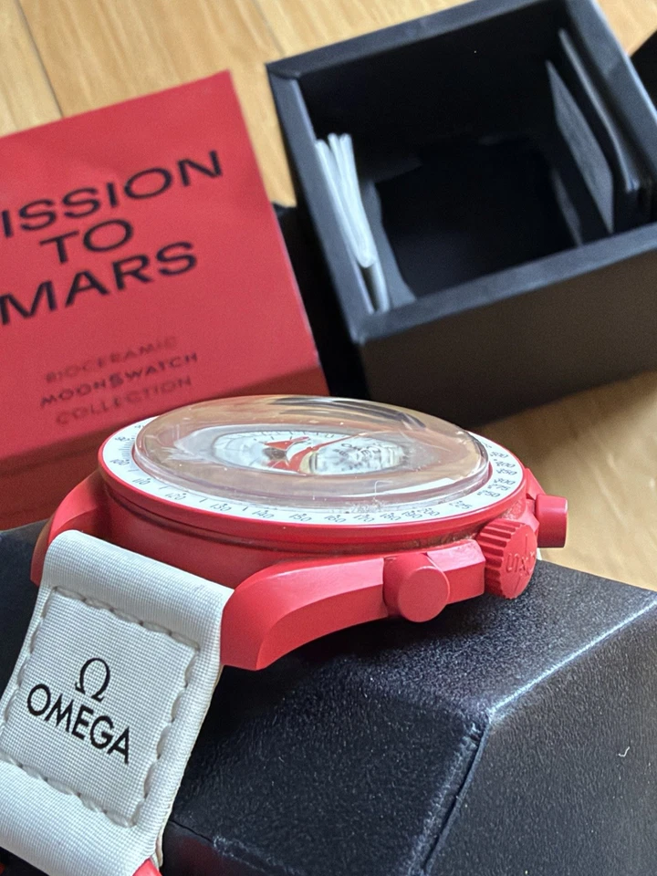 Omega MoonSwatch Mission to Mars, foto 3 di 5