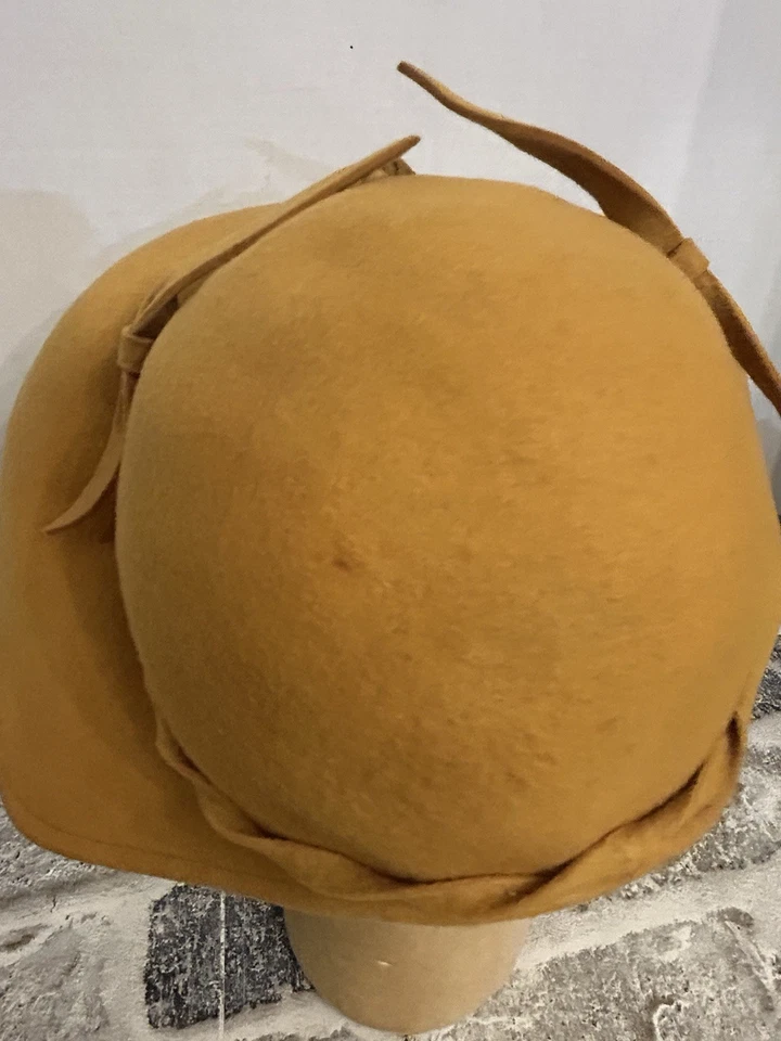Vintage 1940s Saucer Style Wide Brim Tilt Hat Wool Dusty Yellow Evening Couture - Image 4 of 4