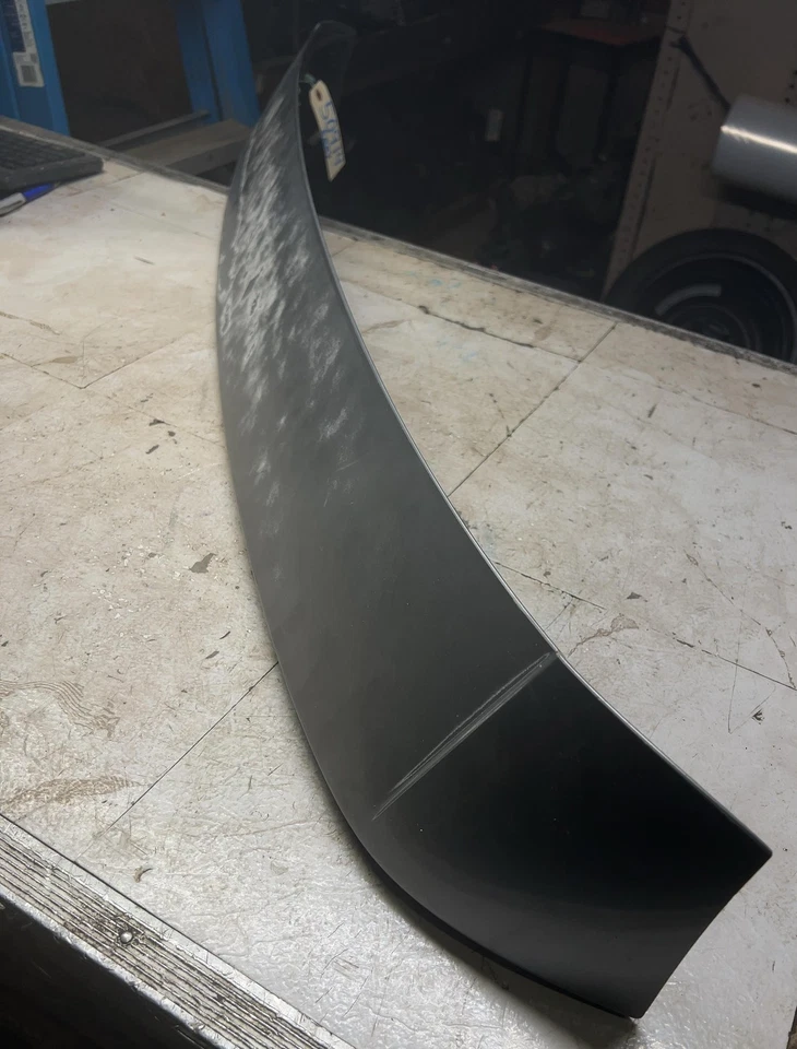 Alerón trasero AUDI Q7 2007-2015 con tercer conjunto de tercera luz de freno gris Foto 4 de 4