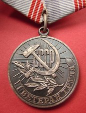 Soviet LABOR VETERAN MEDAL Original issue USSR Russian Award 1970s-80s A Conditn